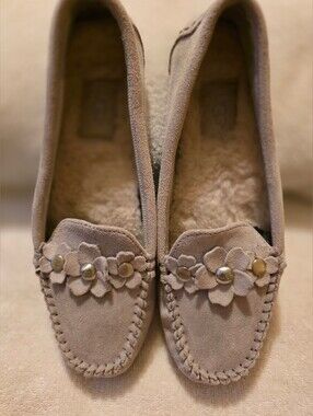 UGG Ansley Petal Suede Slipper Moccasins Grey - Size 6 Great Condition
